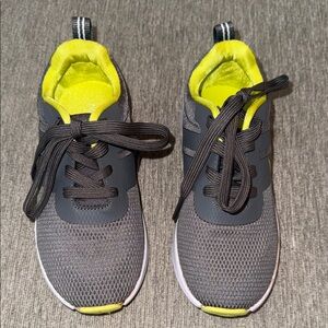Nautica Kids Sneakers in Charcoal and Bright Yellow